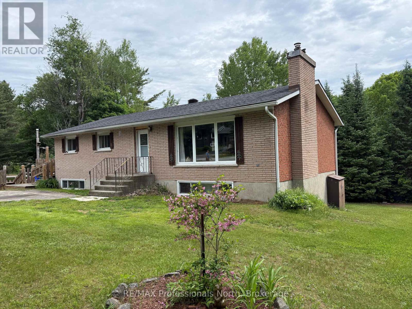 37 Spruce Drive S Property Photo 1