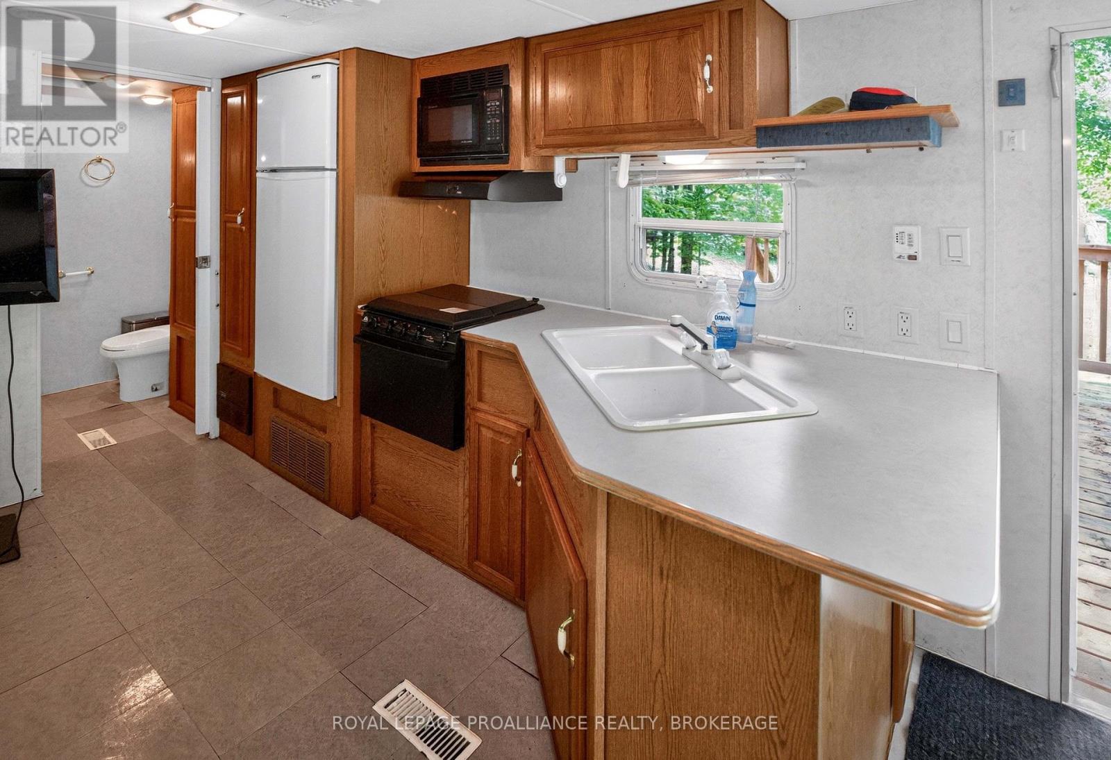 33 - 9 Glenford Lane Property Photo 19