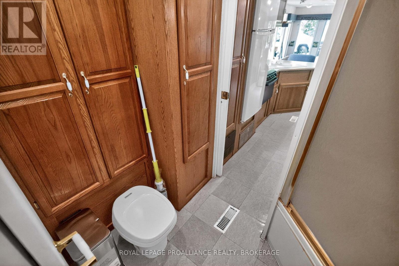 33 - 9 Glenford Lane Property Photo 21