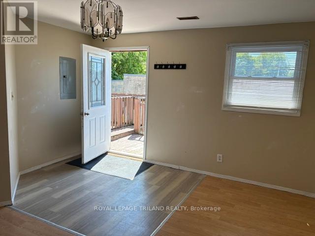 393 Talbot Street E Property Photo 8