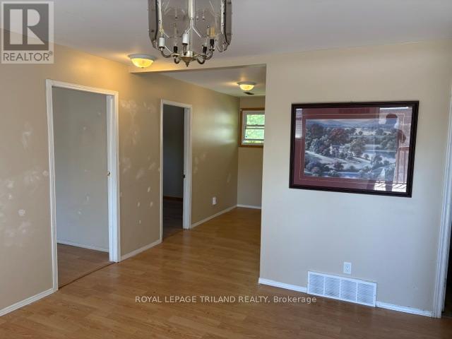 393 Talbot Street E Property Photo 9
