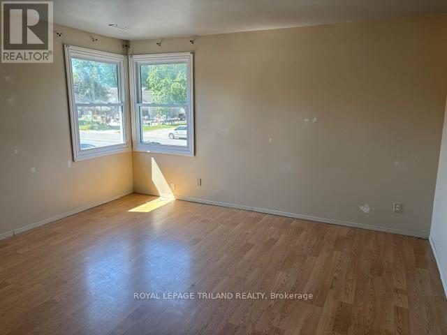 393 Talbot Street E Property Photo 12