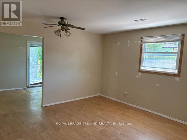 393 Talbot Street E Property Photo 13
