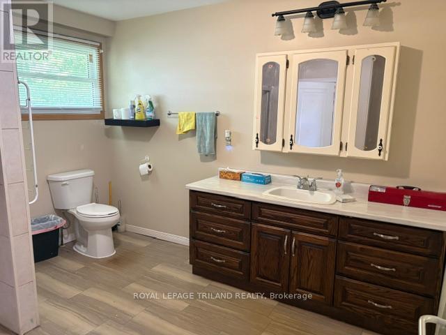 393 Talbot Street E Property Photo 14