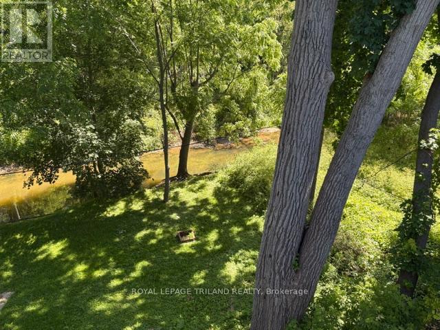 393 Talbot Street E Property Photo 18