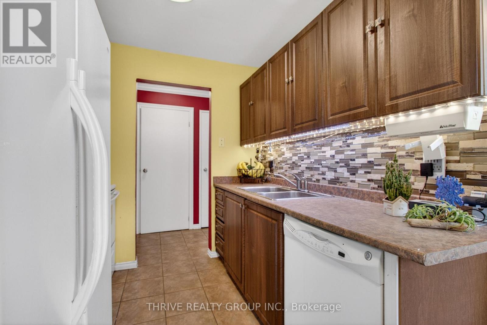 401 - 75 Huxley Street Property Photo 3