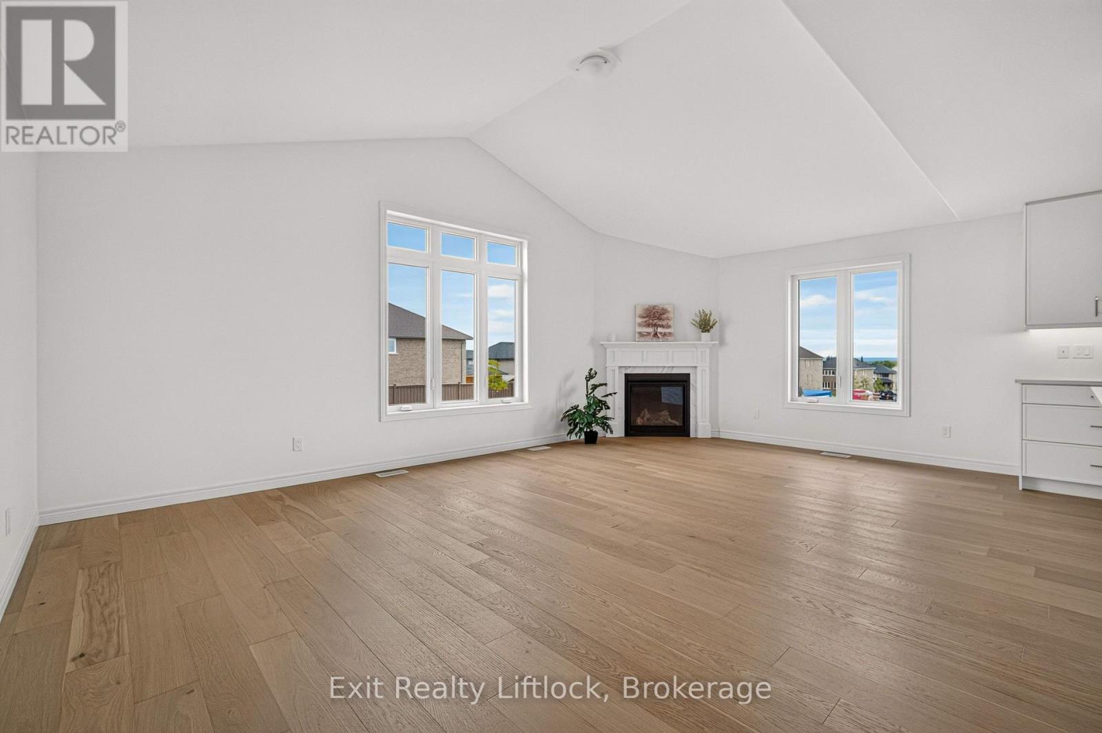 727 Latimer Way Property Photo 7