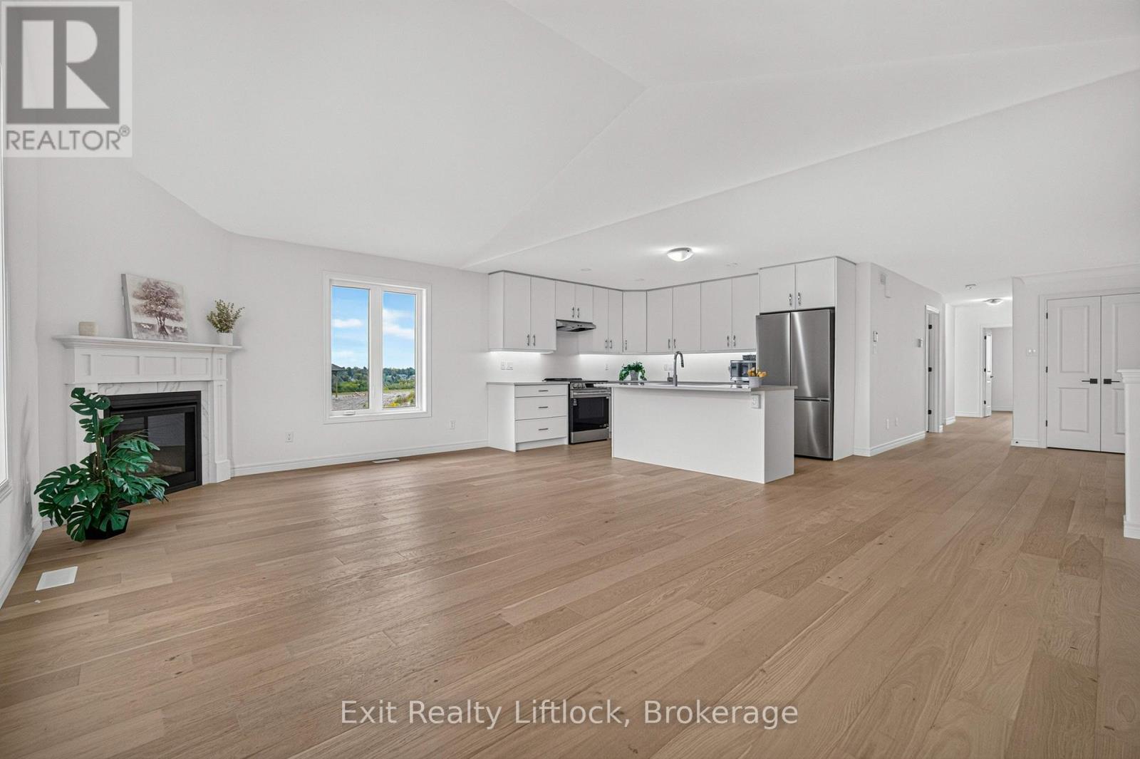727 Latimer Way Property Photo 8