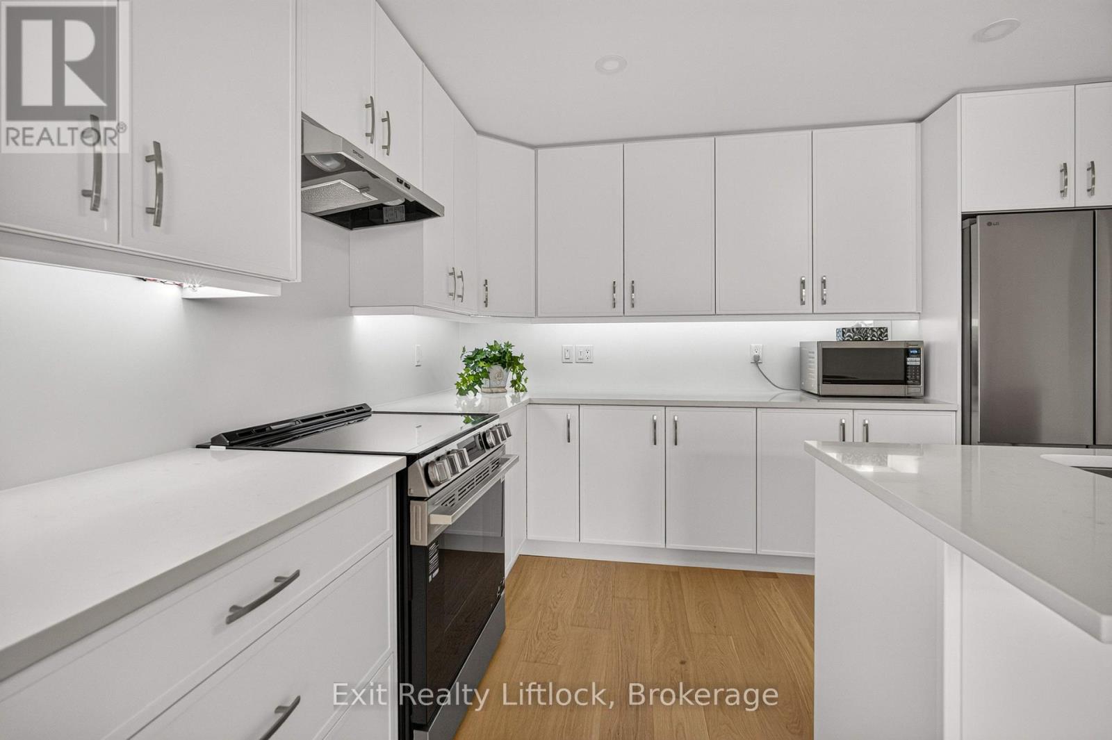 727 Latimer Way Property Photo 10