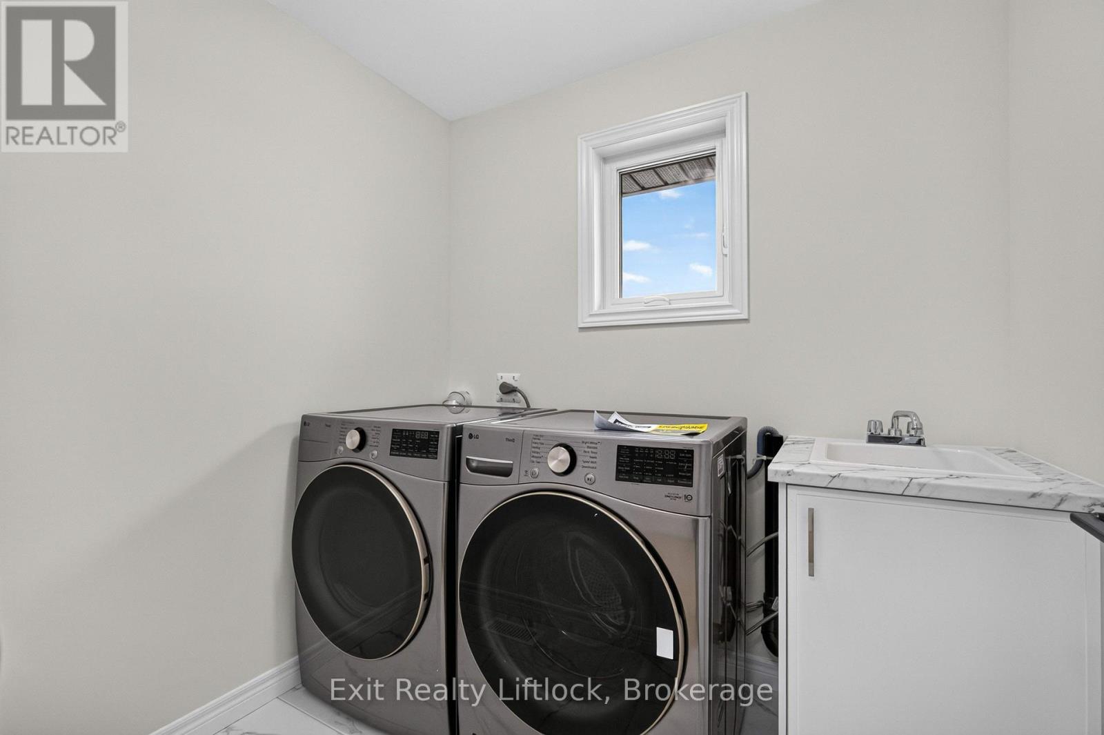 727 Latimer Way Property Photo 25