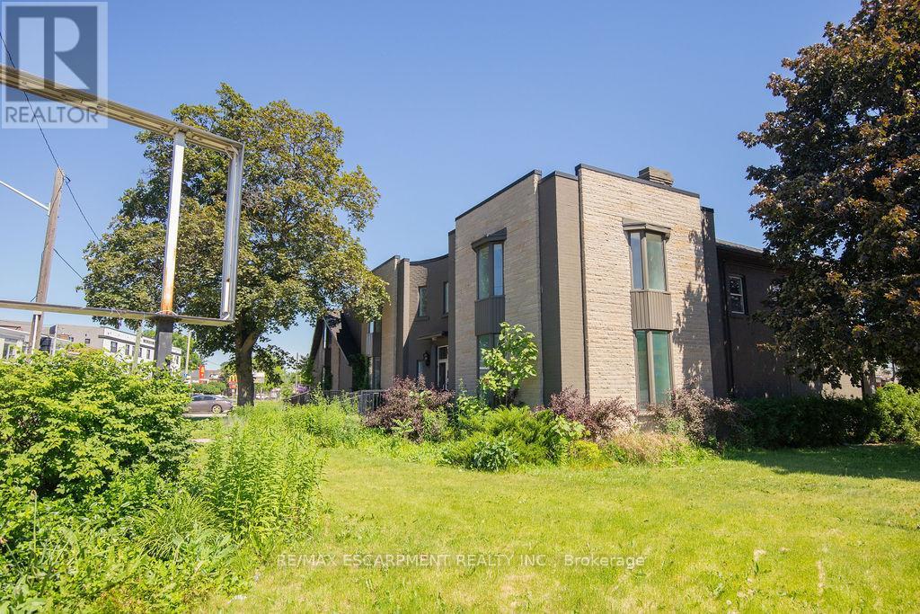 1309 King Street E Property Photo 14