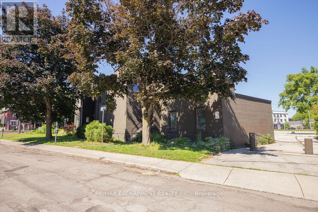 1309 King Street E Property Photo 16