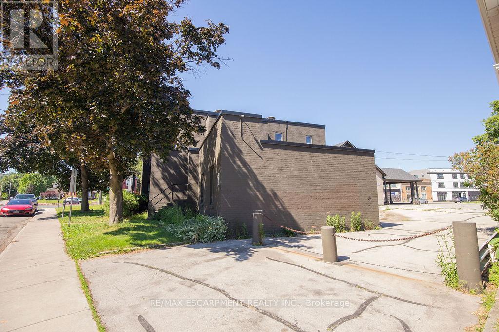 1309 King Street E Property Photo 17