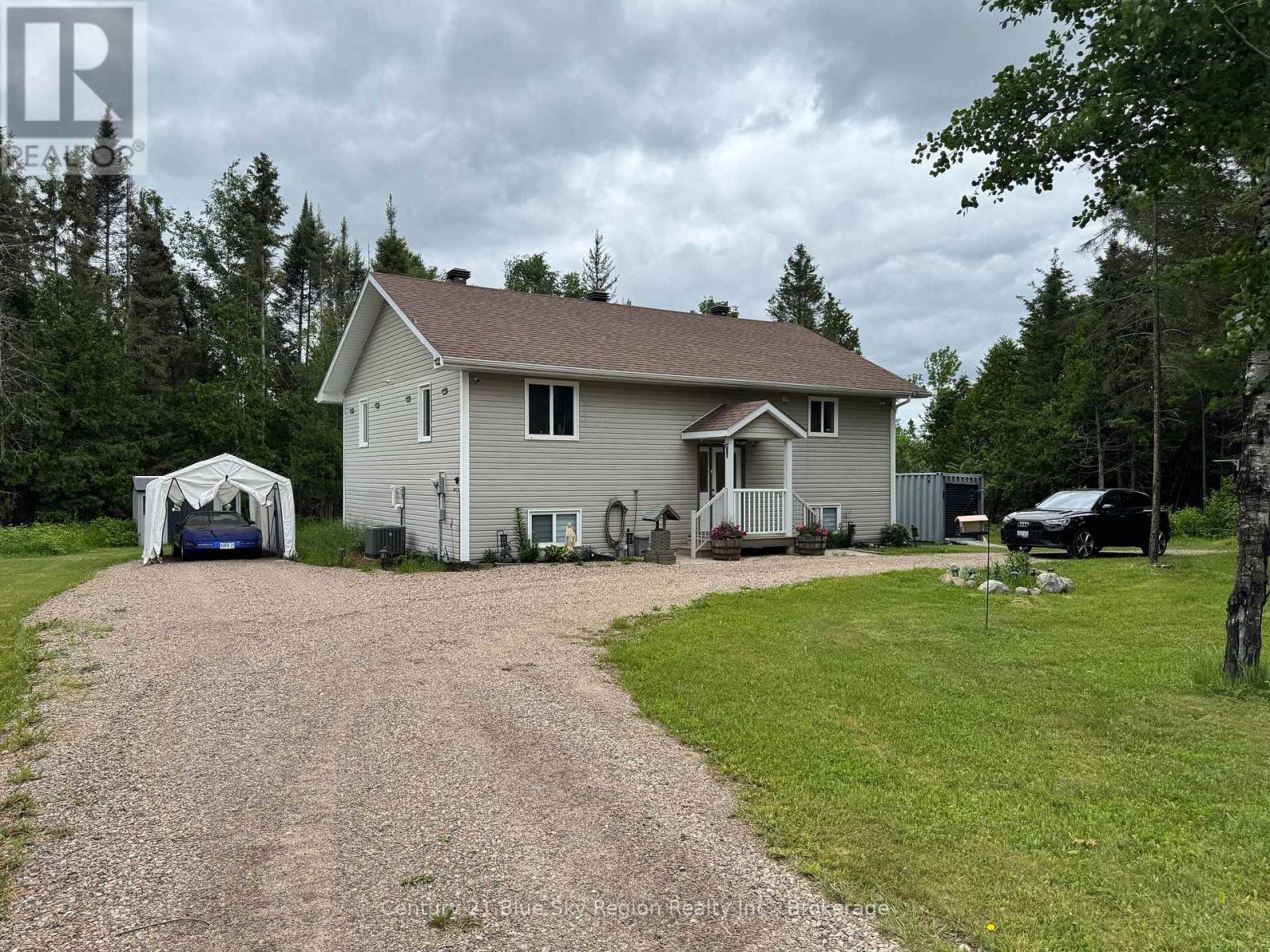 2161 Papineau Road Property Photo 1