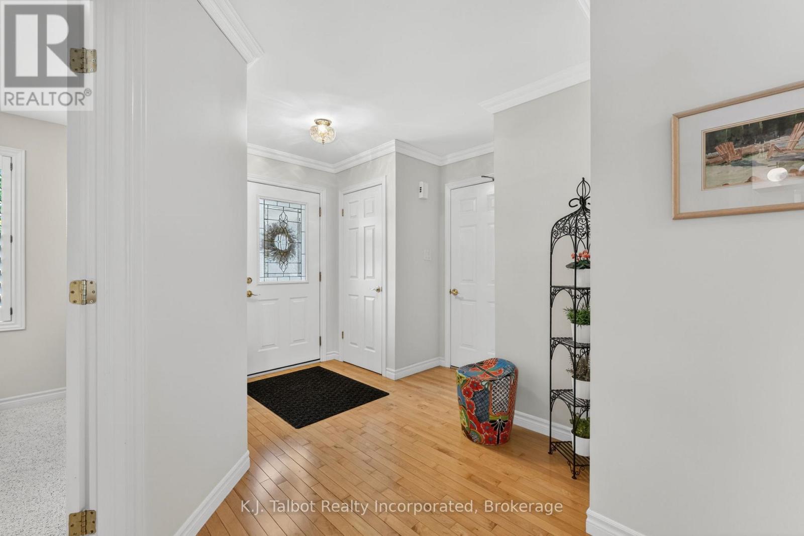 297 Bethune Crescent Property Photo 3