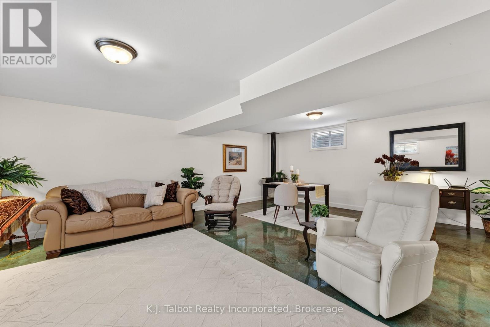 297 Bethune Crescent Property Photo 26
