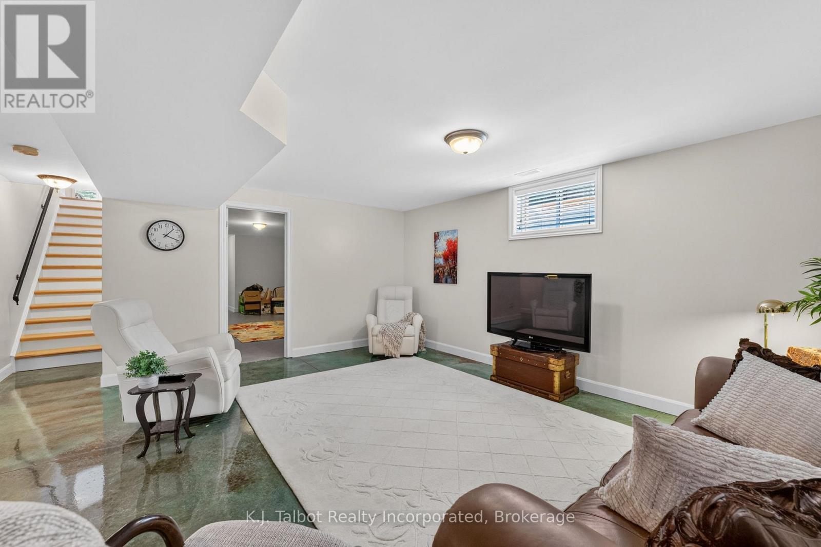 297 Bethune Crescent Property Photo 28