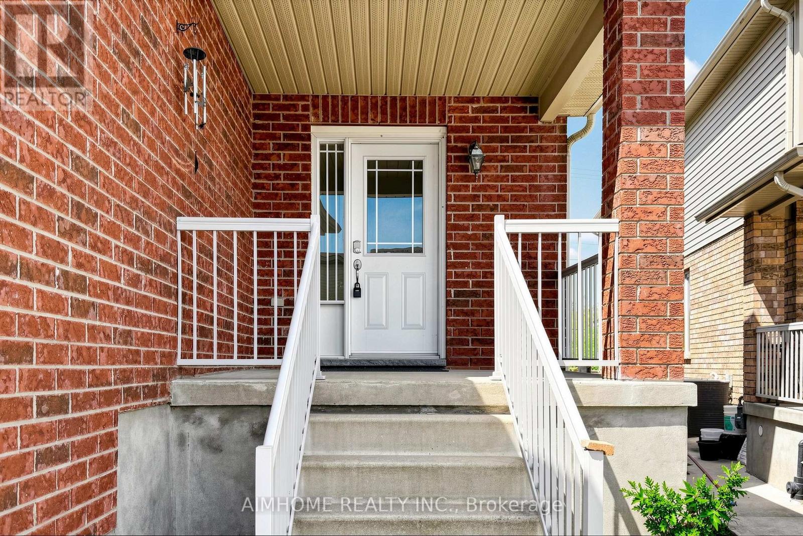 205 Huck Crescent Property Photo 2