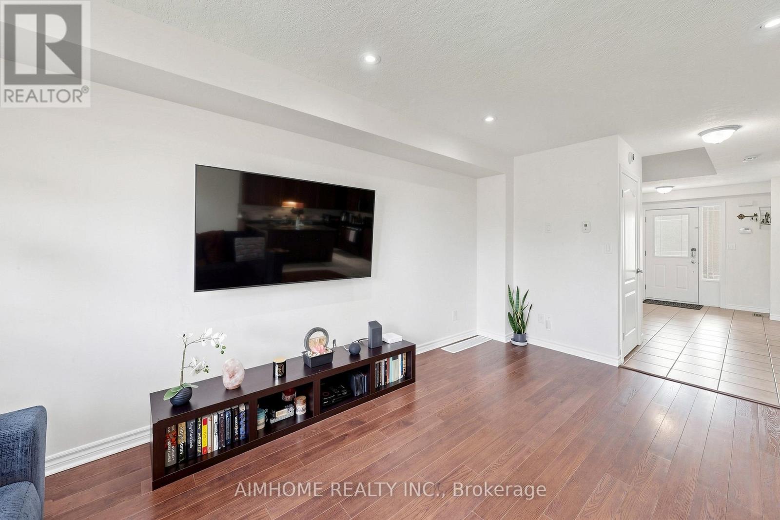 205 Huck Crescent Property Photo 7