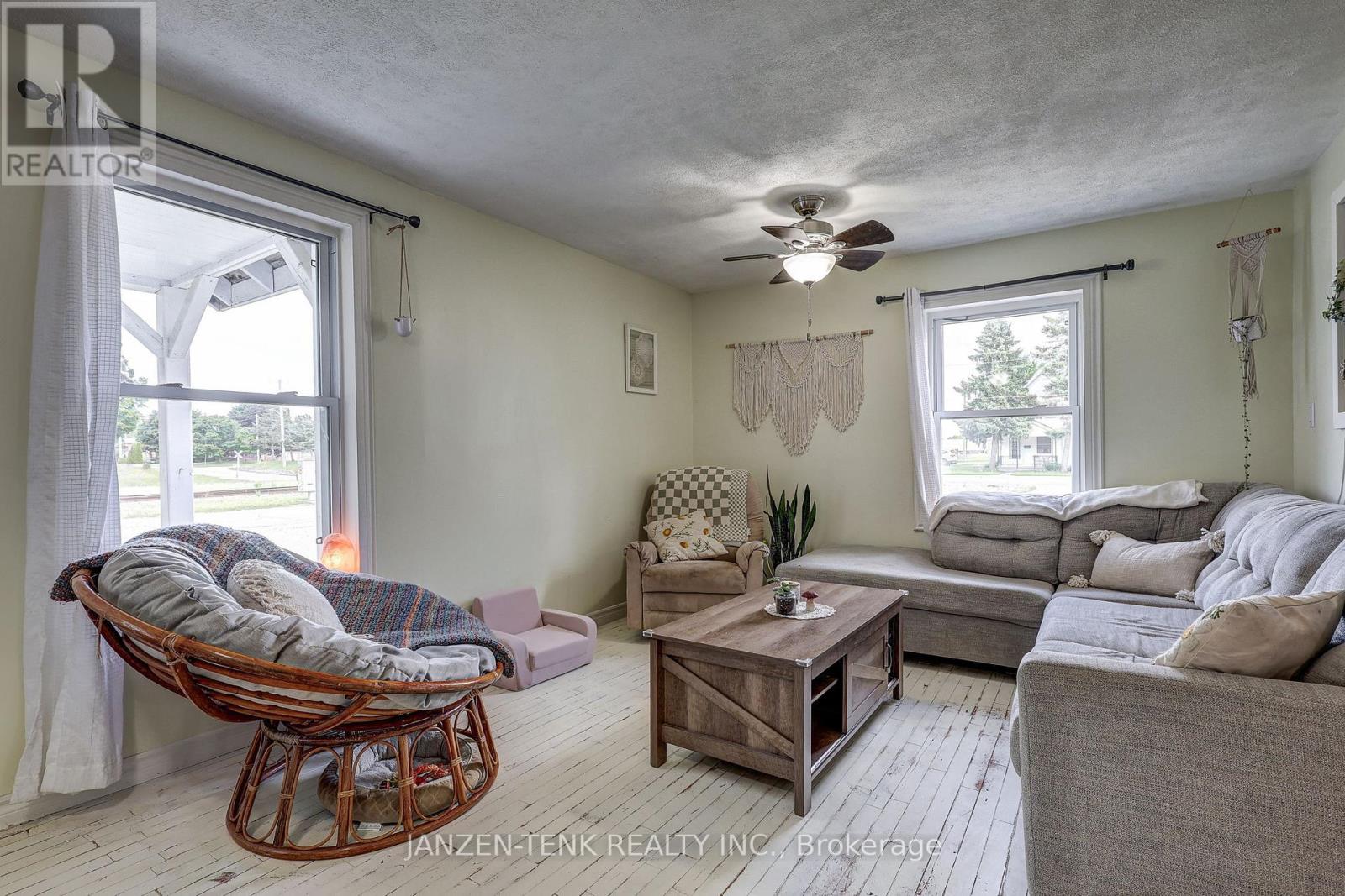 136 King Street Property Photo 6