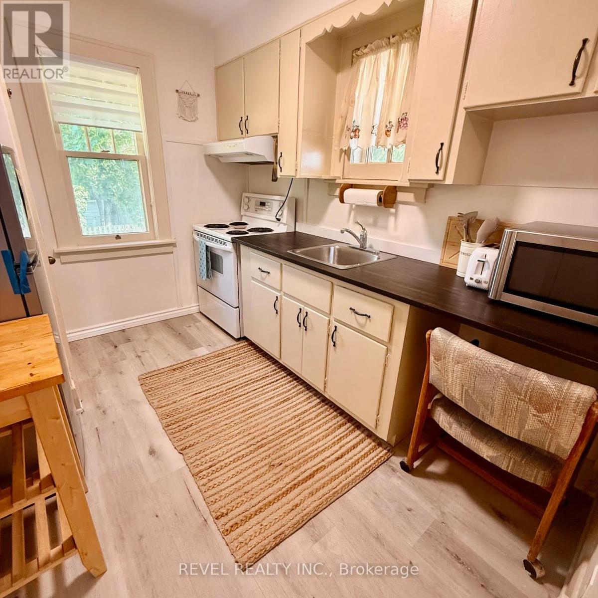 368 Wharncliffe Road S Property Photo 8