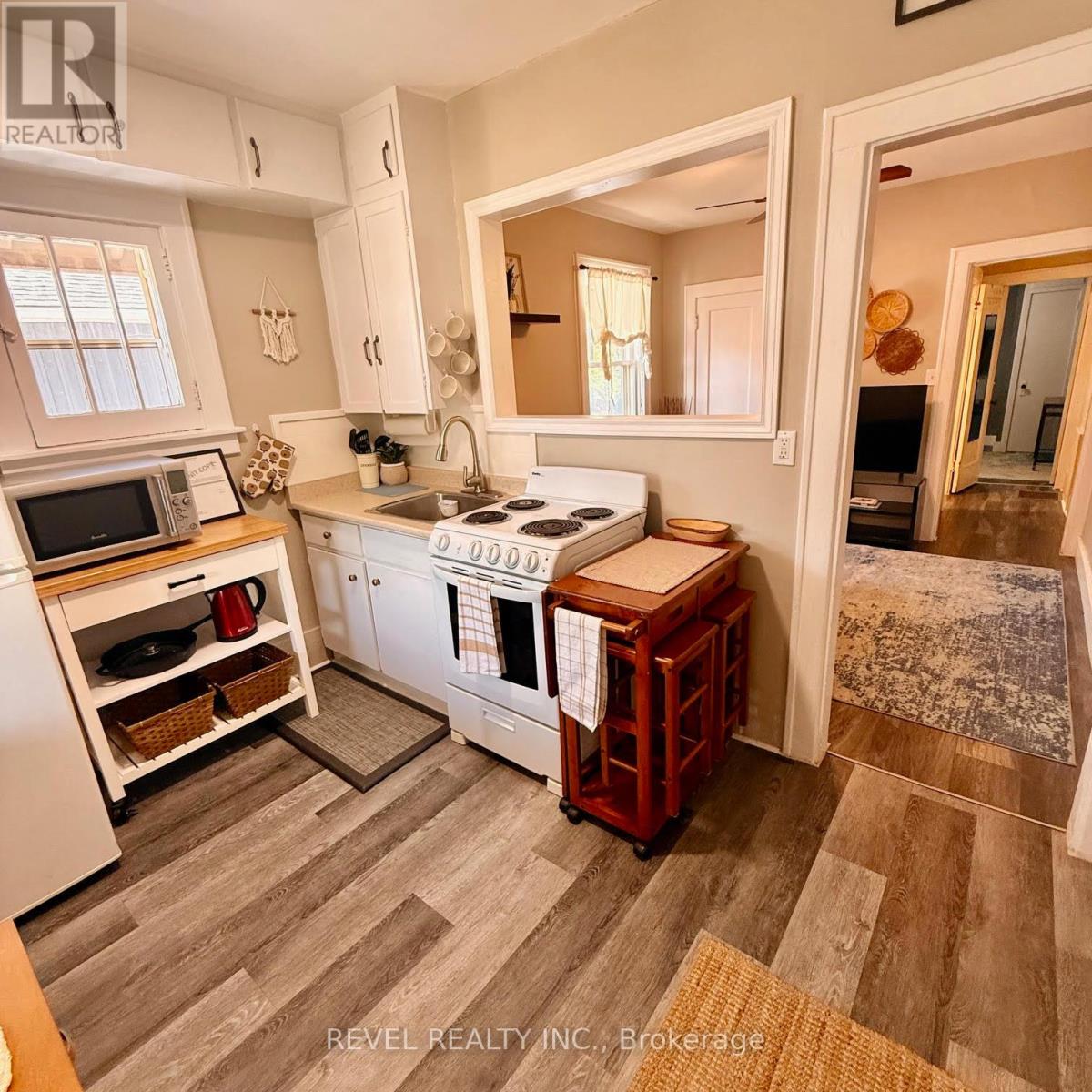 368 Wharncliffe Road S Property Photo 9