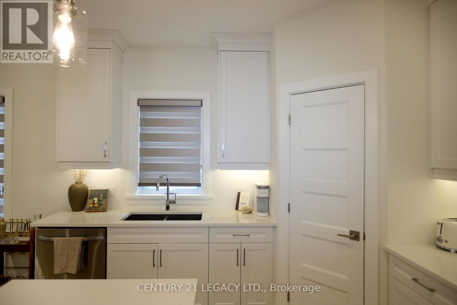 675 Winchester Avenue S Property Photo 7
