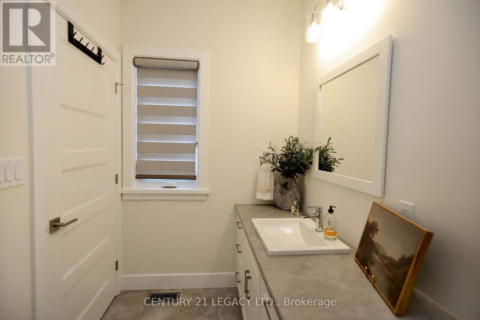675 Winchester Avenue S Property Photo 13