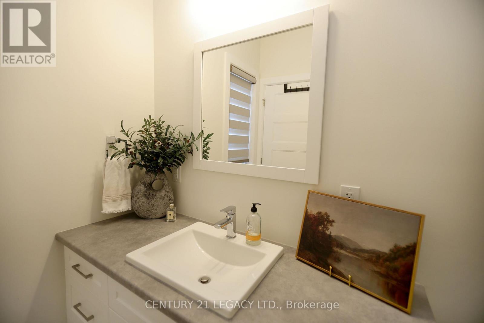 675 Winchester Avenue S Property Photo 14