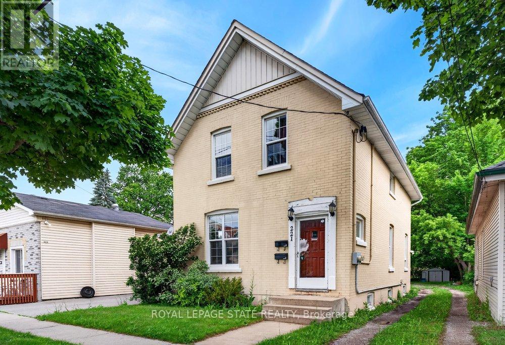 221 Grand River Avenue Photo de la propriété 1