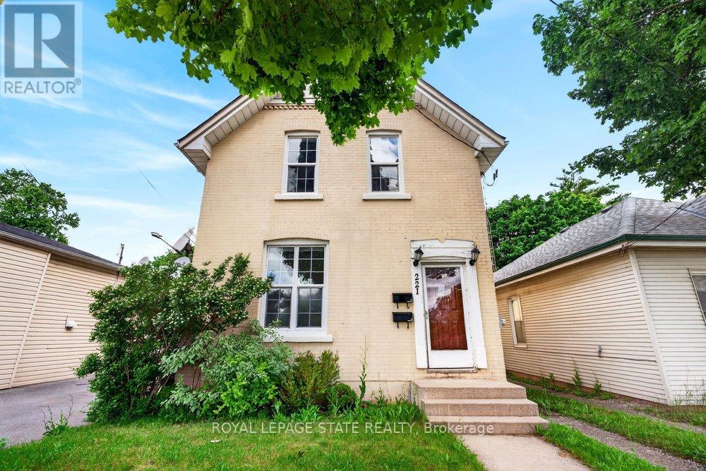 221 Grand River Avenue Property Photo 2