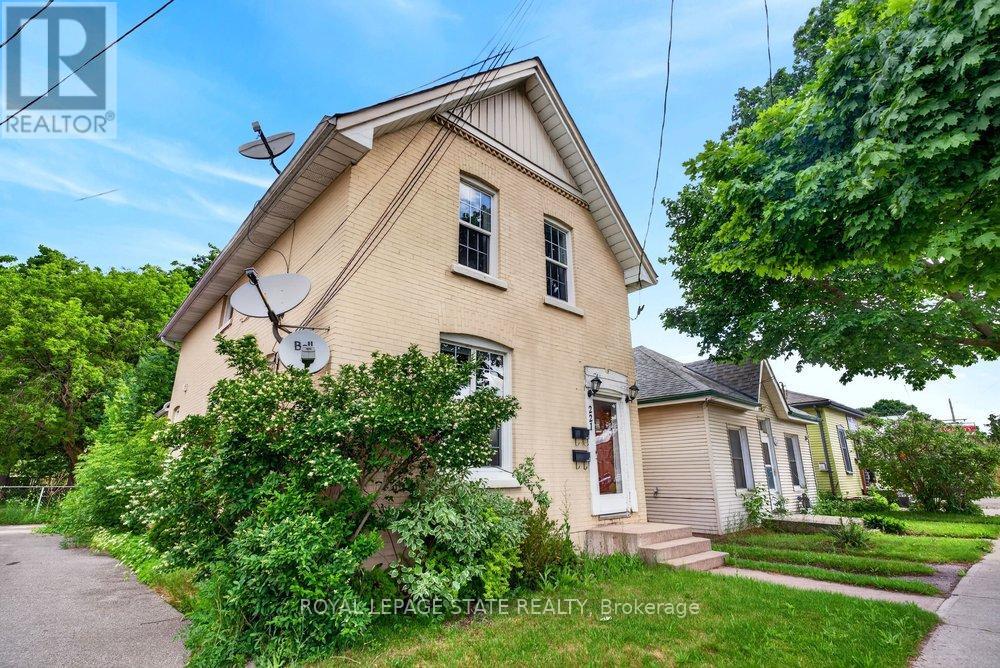 221 Grand River Avenue Property Photo 3