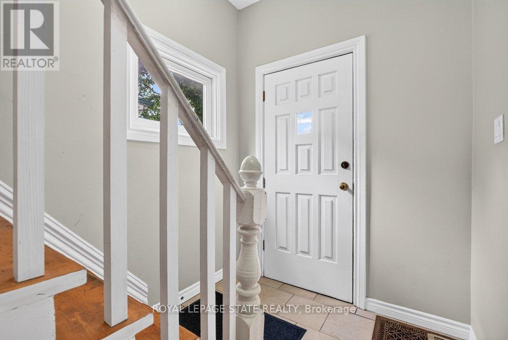 221 Grand River Avenue Property Photo 5