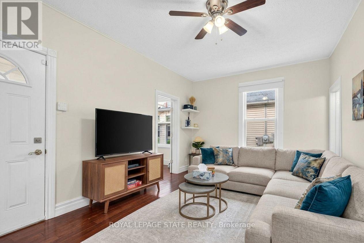 221 Grand River Avenue Property Photo 7