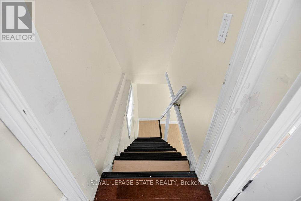 221 Grand River Avenue Property Photo 18