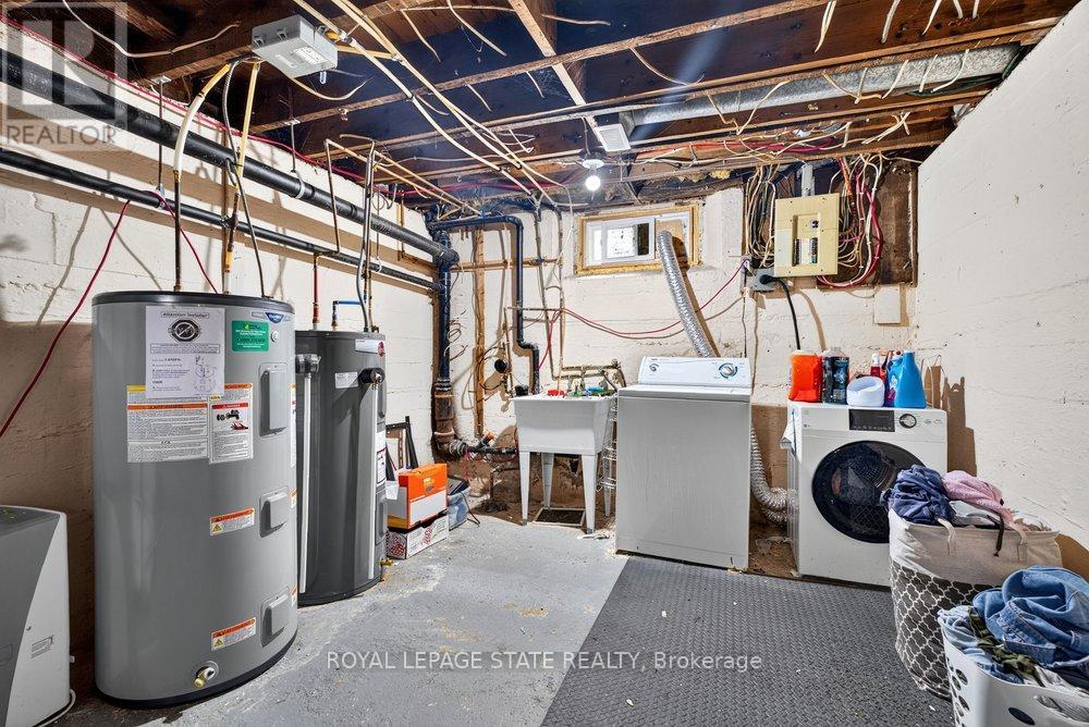 221 Grand River Avenue Property Photo 20