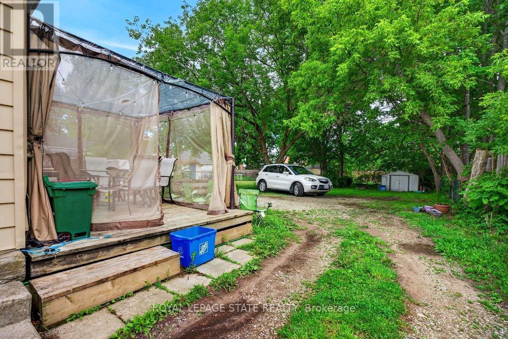 221 Grand River Avenue Property Photo 28