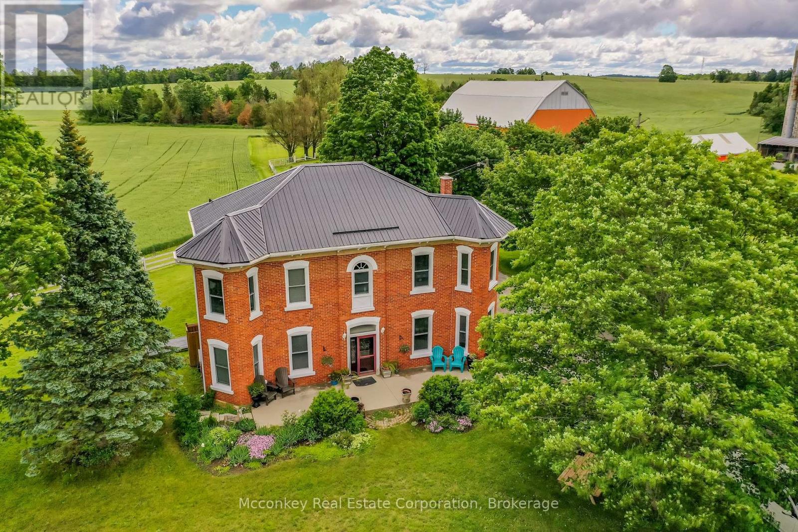 1627 Asphodel 8th Line Property Photo 1