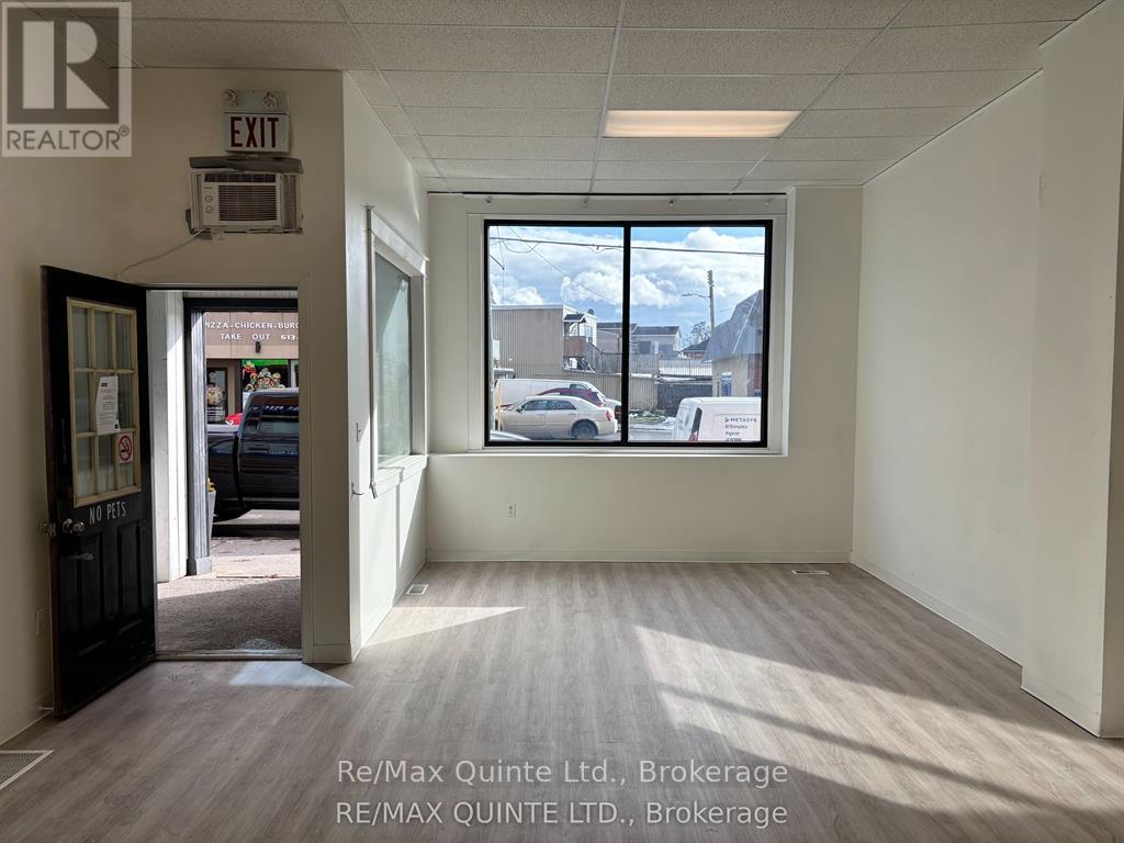 26 St Lawrence Street W Property Photo 2