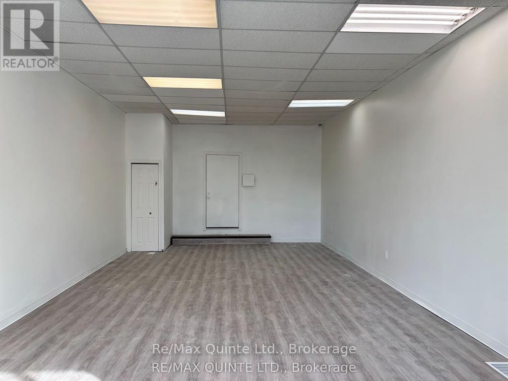 26 St Lawrence Street W Property Photo 3