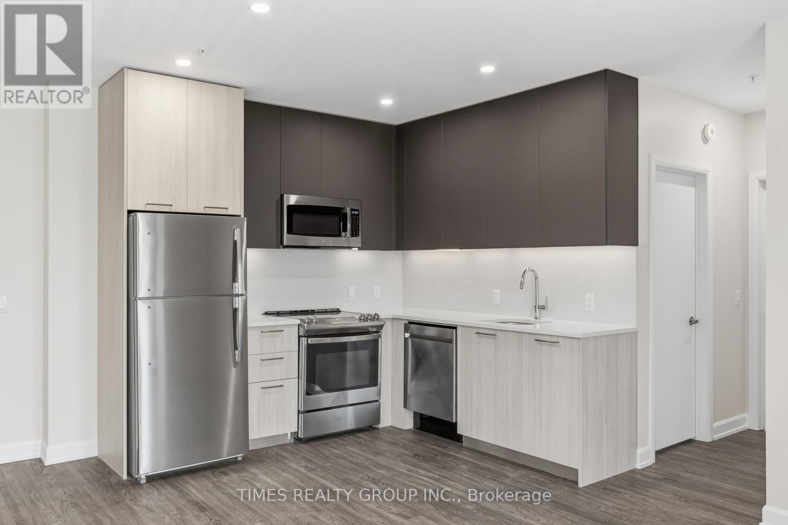 202 - 369 Hunter Street W Property Photo 3