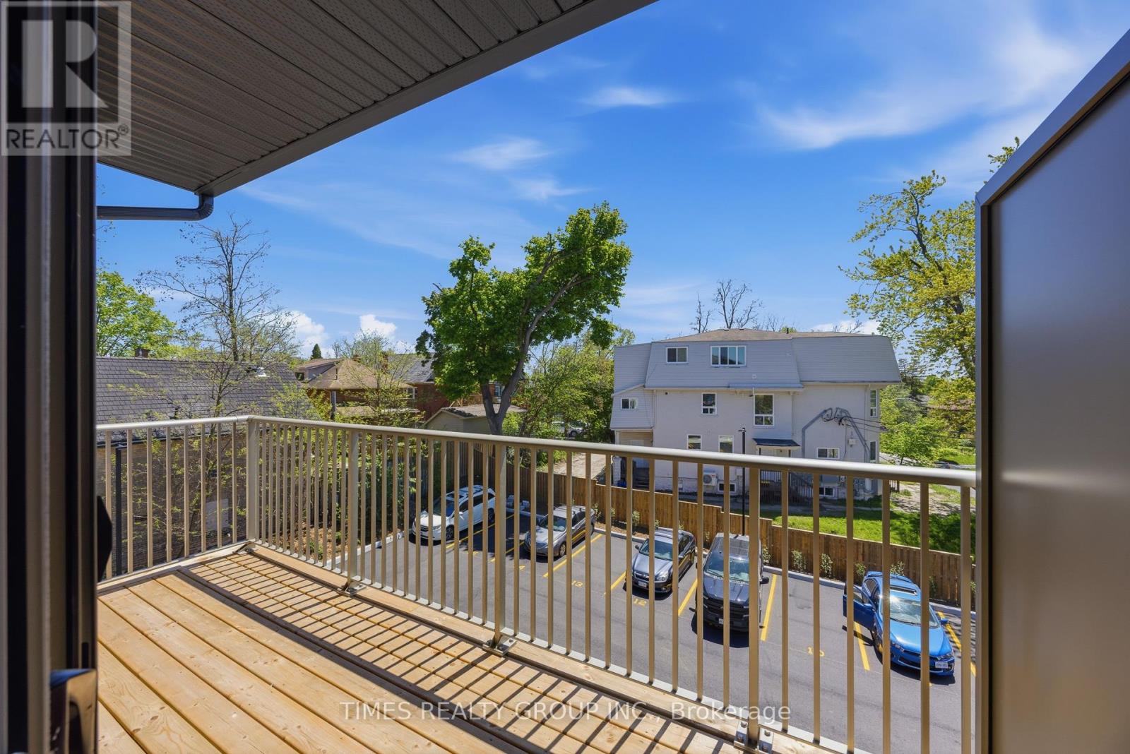 202 - 369 Hunter Street W Property Photo 5