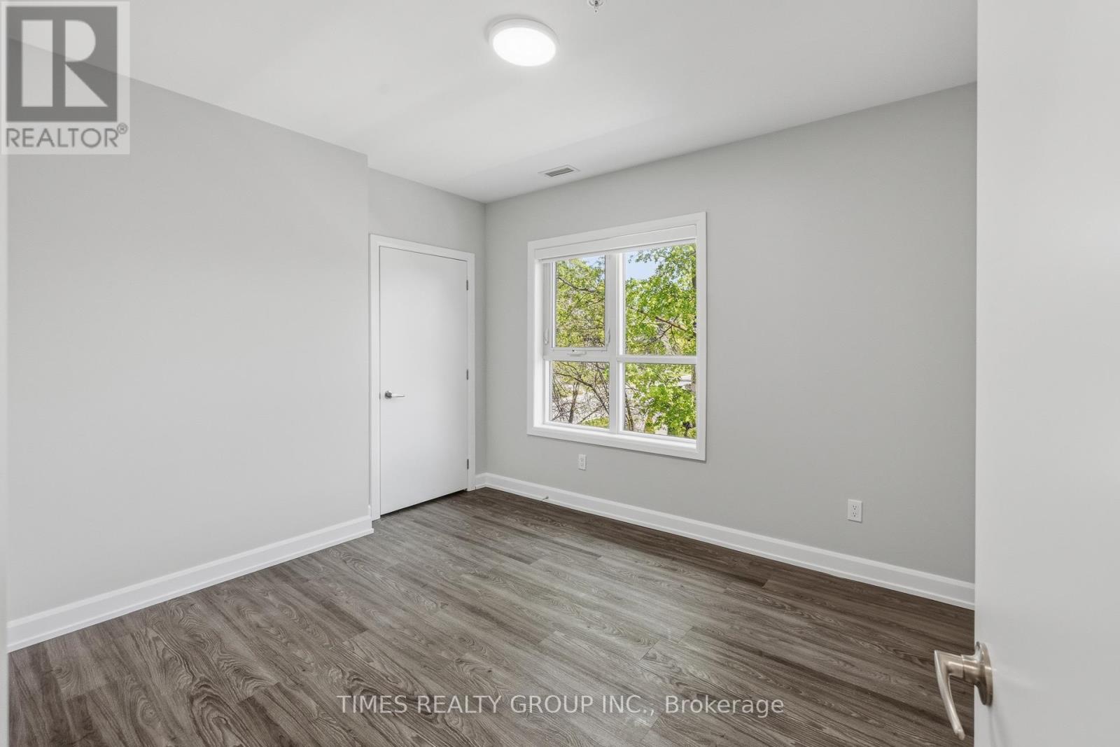 202 - 369 Hunter Street W Property Photo 10