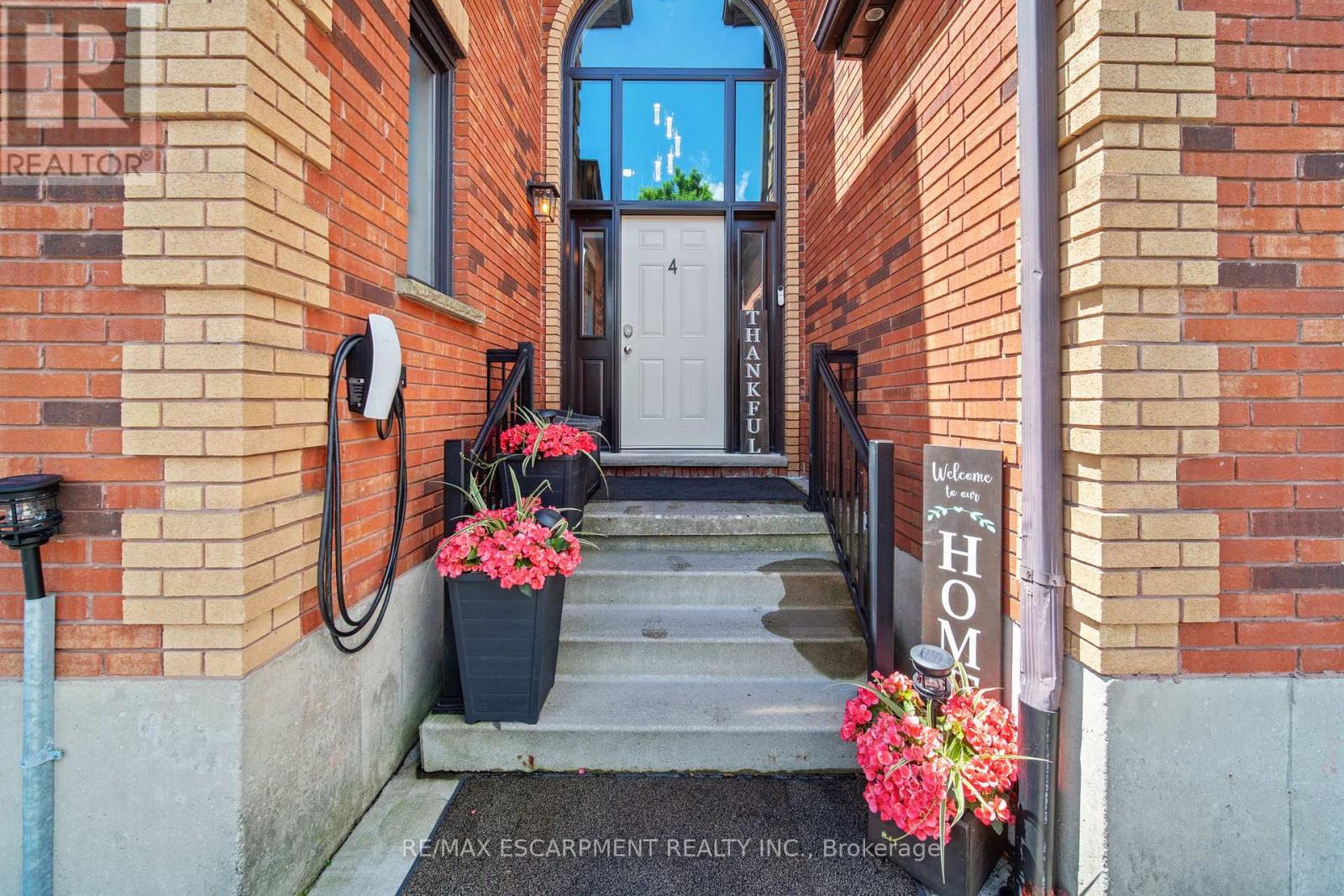 4 - 54 Argyle Street S Property Photo 3