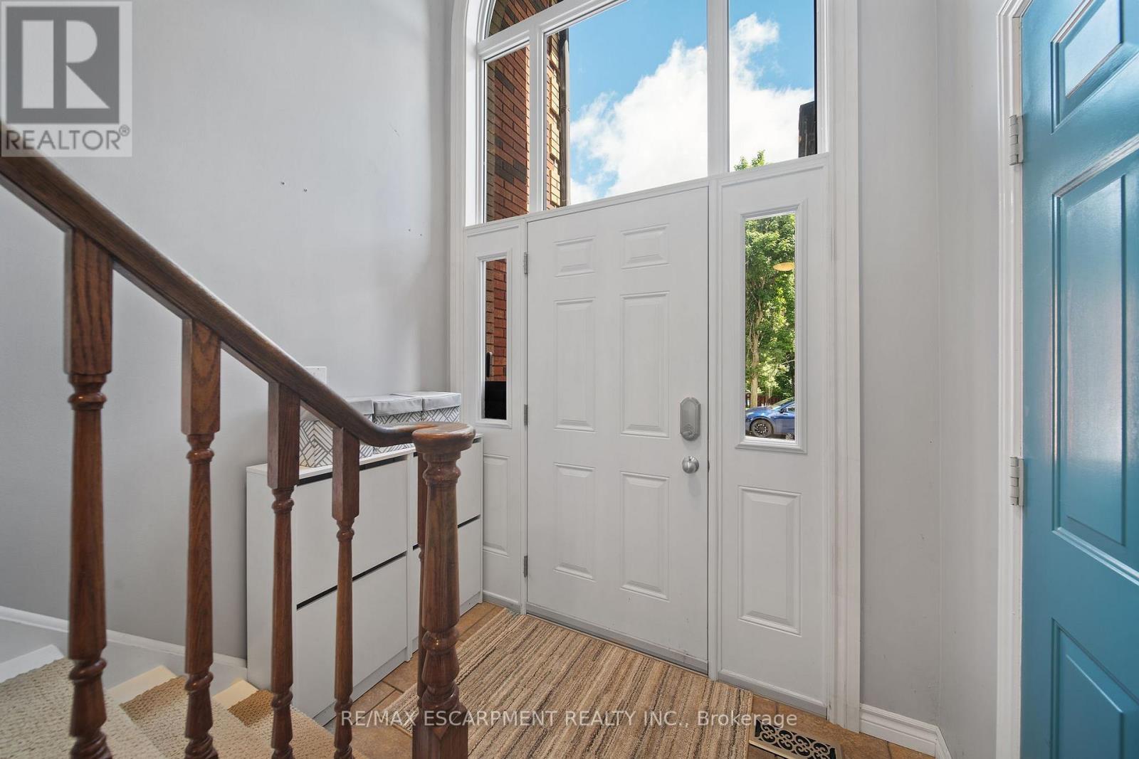 4 - 54 Argyle Street S Property Photo 4