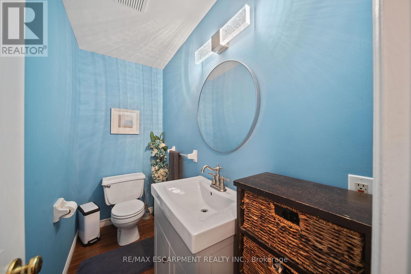 4 - 54 Argyle Street S Property Photo 6