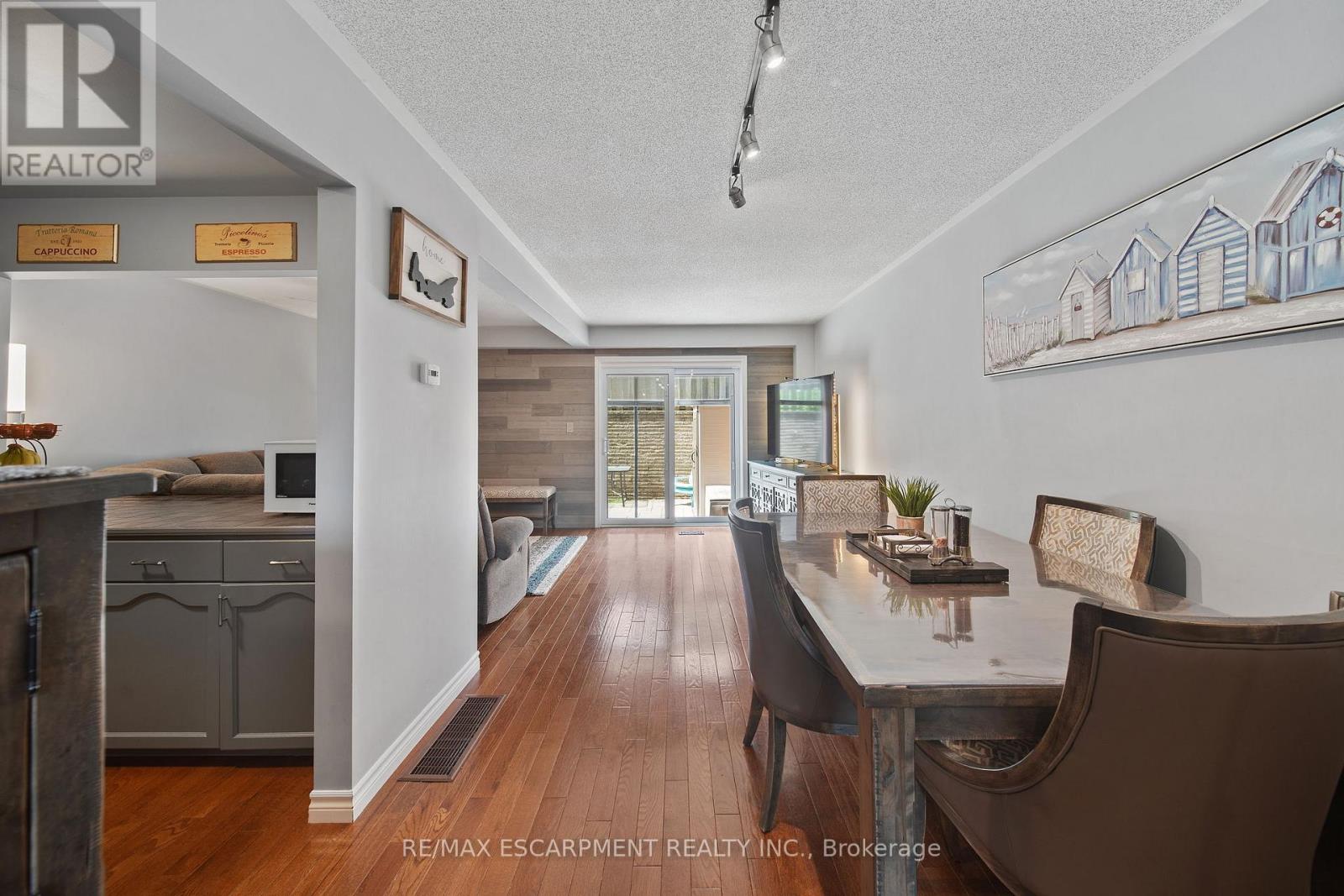 4 - 54 Argyle Street S Property Photo 7