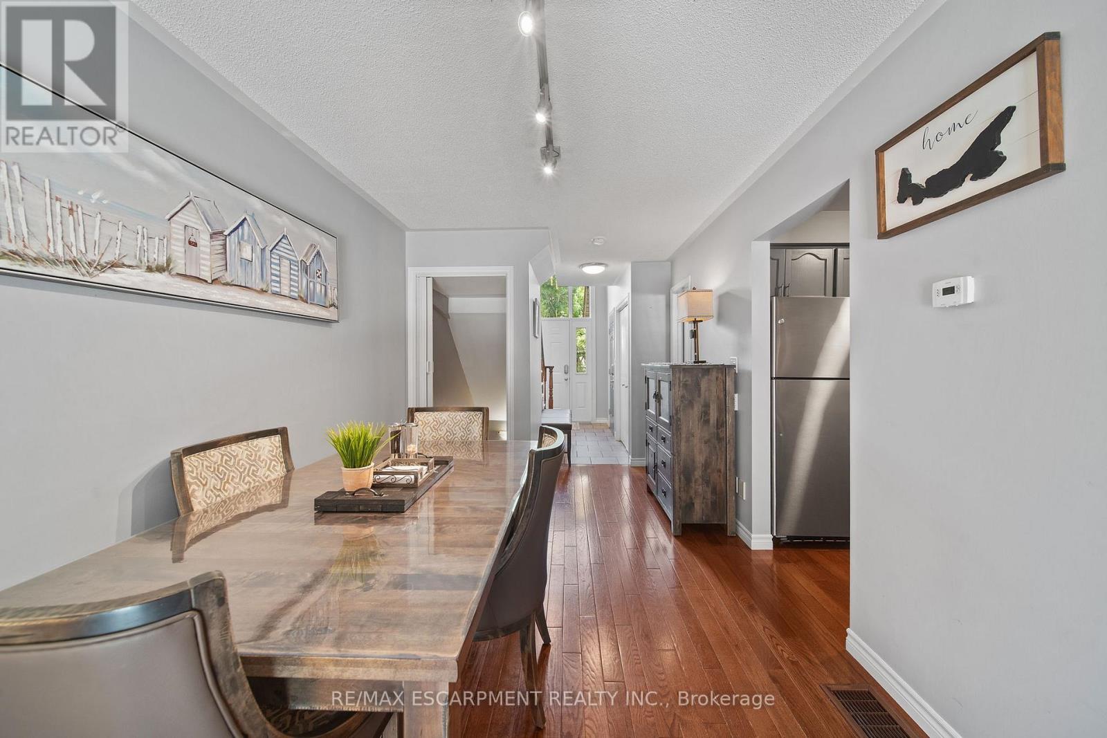 4 - 54 Argyle Street S Property Photo 9