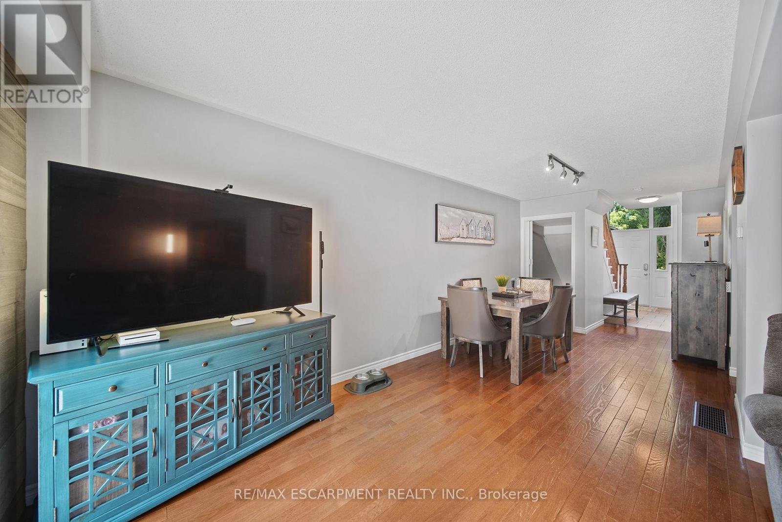4 - 54 Argyle Street S Property Photo 14