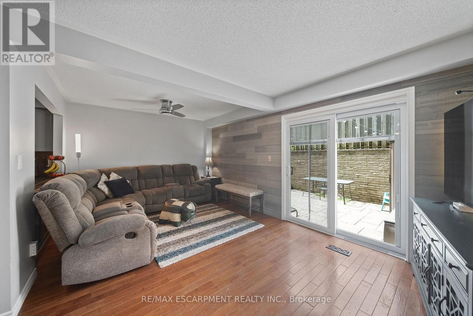 4 - 54 Argyle Street S Property Photo 15